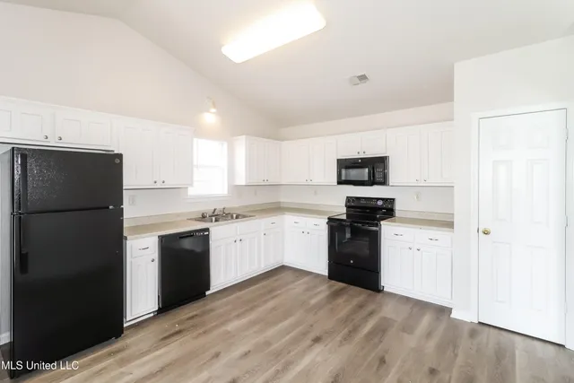 $1,760 | 2419 Lasonya Lane, Horn Lake, MS 38637