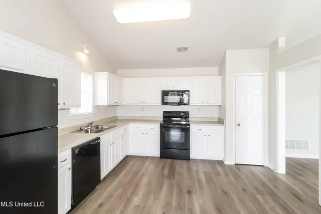 $1,760 | 2419 Lasonya Lane, Horn Lake, MS 38637