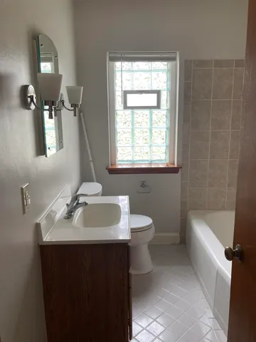 $1,150 | 1002 5th Avenue, Grafton, WI 53024