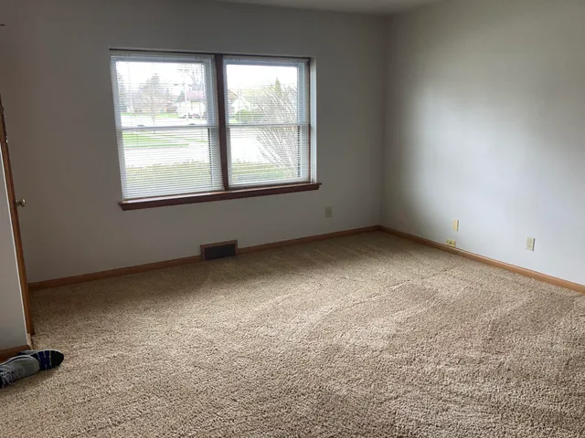 $1,150 | 1002 5th Avenue, Grafton, WI 53024