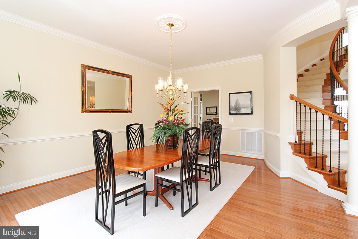 15930 Spyglass Hill Loop Gainesville, VA 20155 - Photo 11 of 46