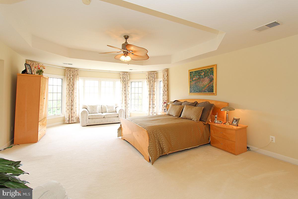 15930 Spyglass Hill Loop Gainesville, VA 20155 - Photo 24 of 46 Primary Suite