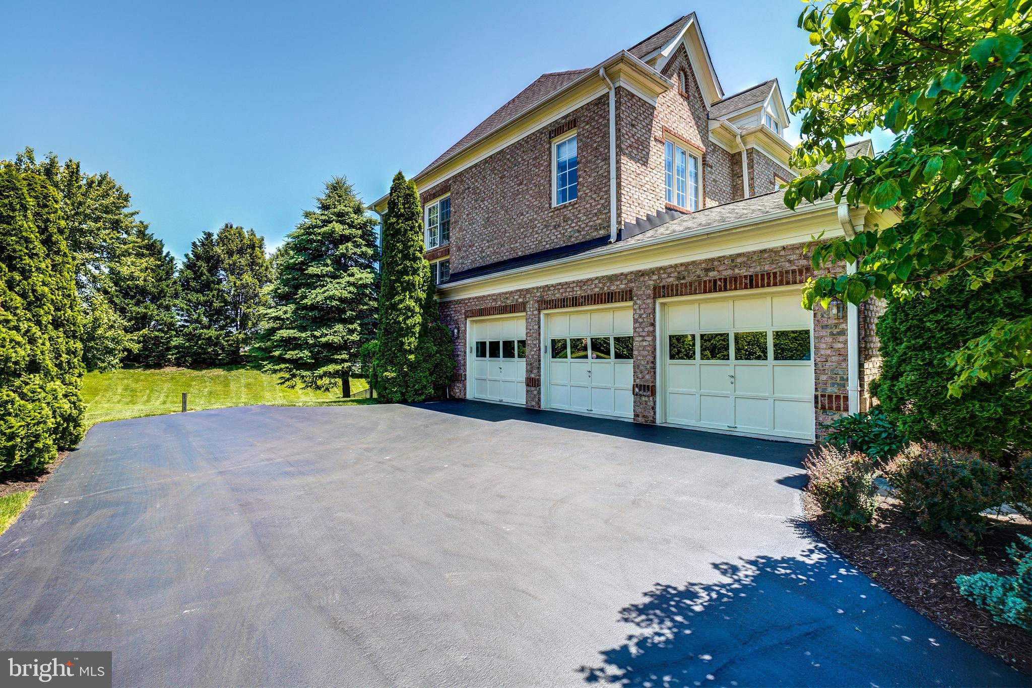 15930 Spyglass Hill Loop Gainesville, VA 20155 - Photo 4 of 46 3 Car Side Load Garage