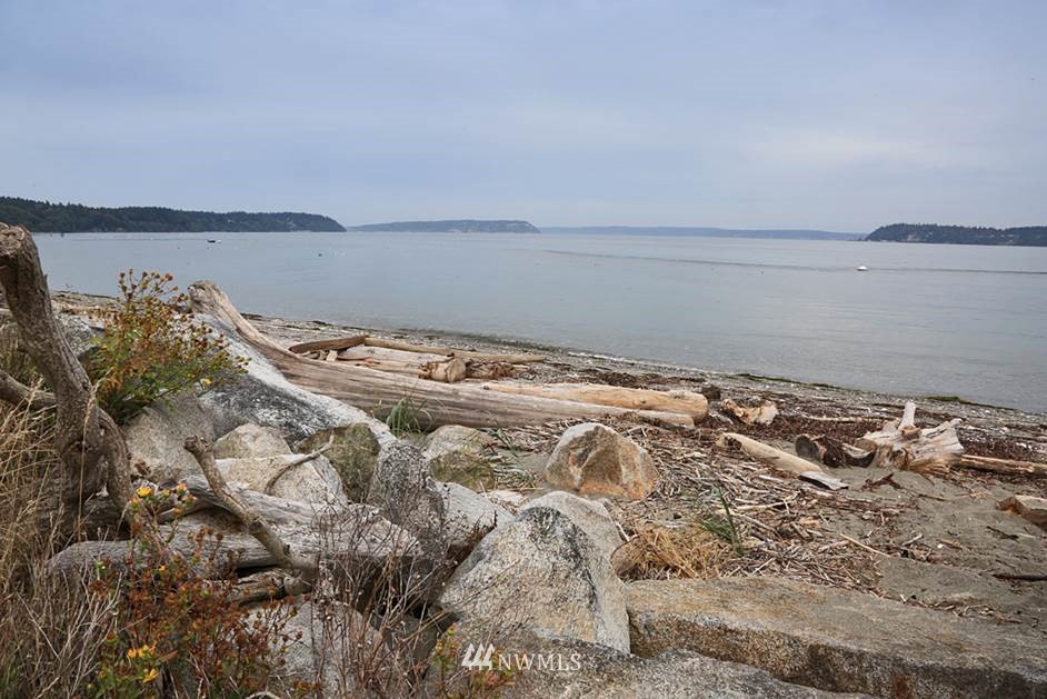 6218 South Brighton Beach Road Clinton, WA 98236 - Photo 2 of 25 Gallery Image 2