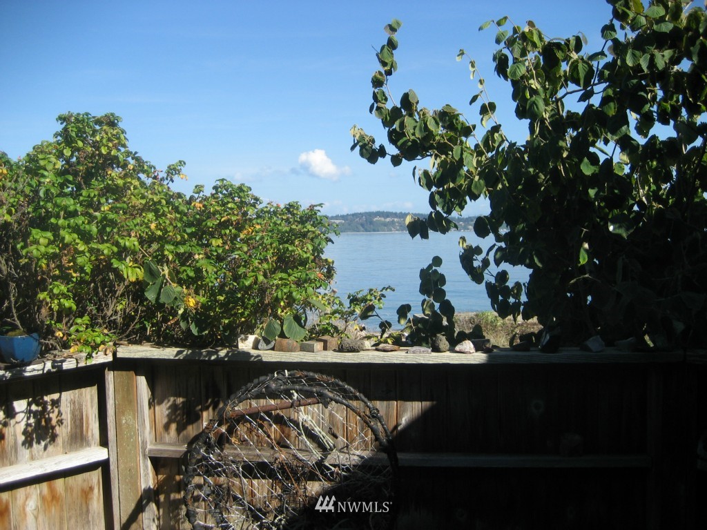6218 South Brighton Beach Road Clinton, WA 98236 - Photo 18 of 25 Gallery Image 18