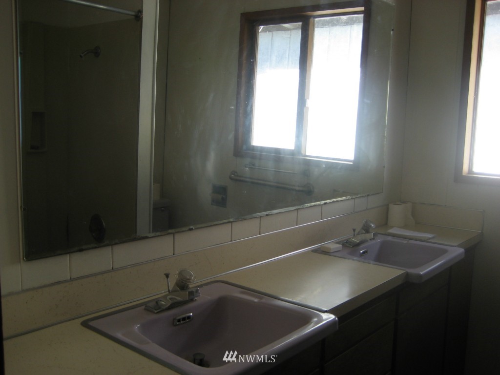 6218 South Brighton Beach Road Clinton, WA 98236 - Photo 22 of 25 Gallery Image 22