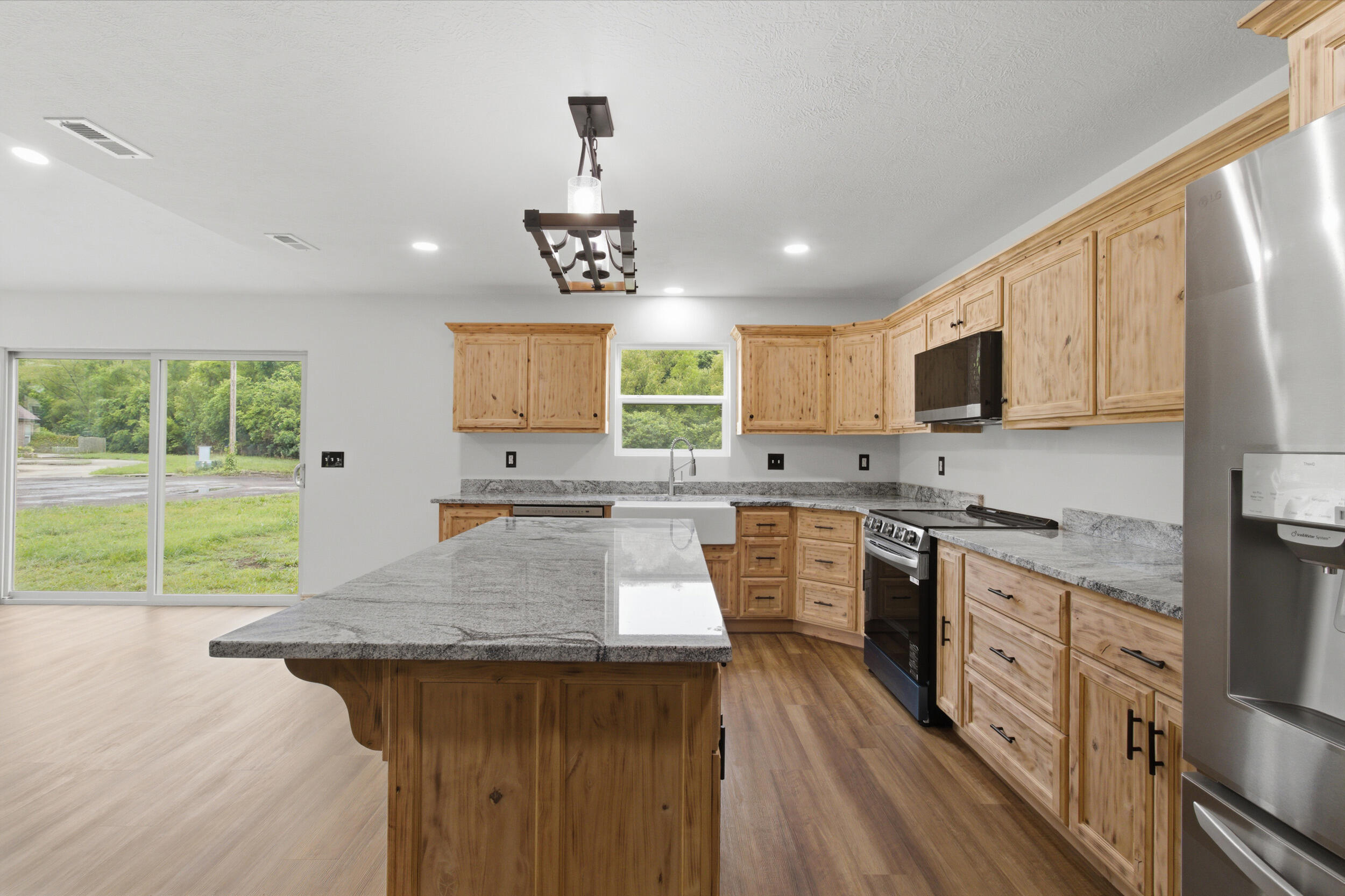 206 Travis Street Monett, MO 65708 - Photo 15 of 50 14_img_3407.5