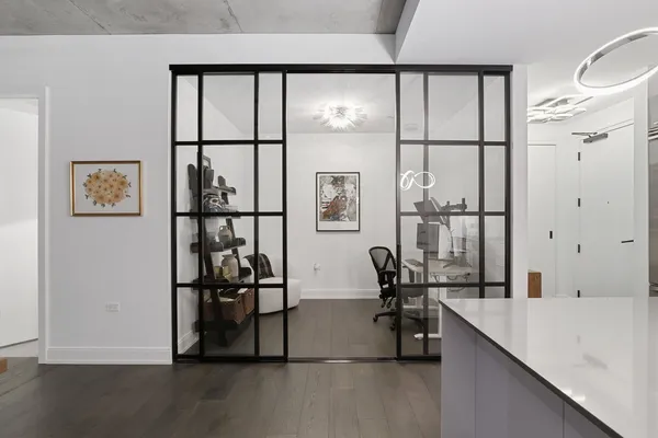 $974,900 | 111 South Peoria Street, Unit 506, Chicago, IL 60607