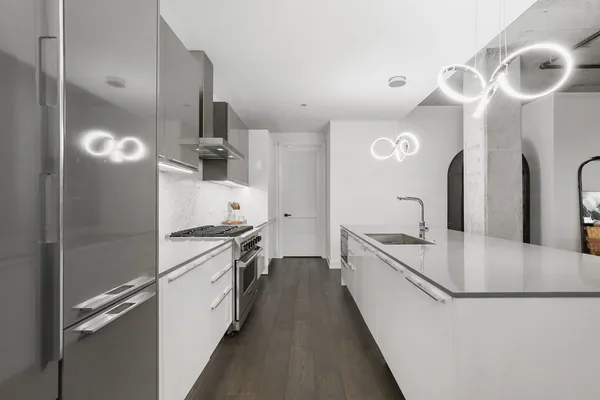 $974,900 | 111 South Peoria Street, Unit 506, Chicago, IL 60607