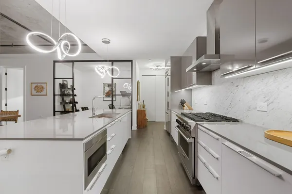 $974,900 | 111 South Peoria Street, Unit 506, Chicago, IL 60607