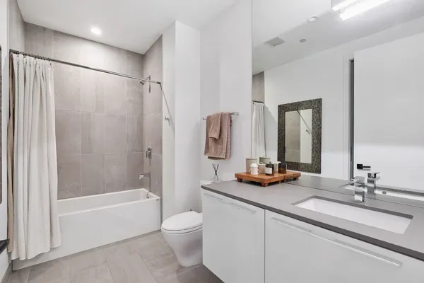 $974,900 | 111 South Peoria Street, Unit 506, Chicago, IL 60607