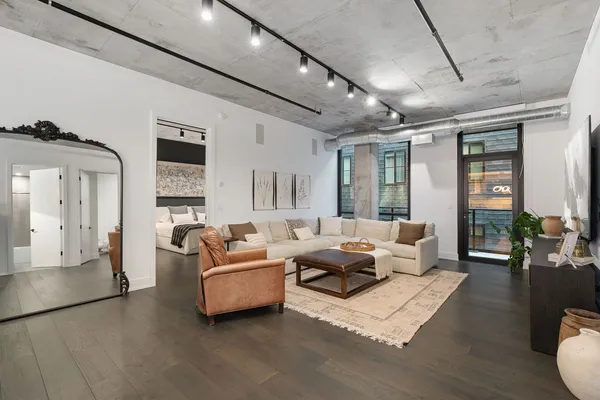 $974,900 | 111 South Peoria Street, Unit 506, Chicago, IL 60607