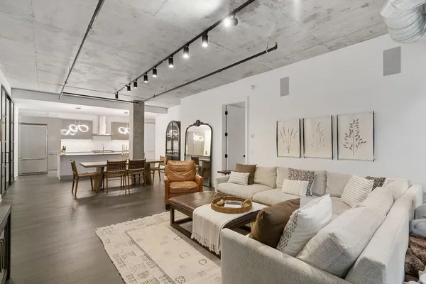 $974,900 | 111 South Peoria Street, Unit 506, Chicago, IL 60607