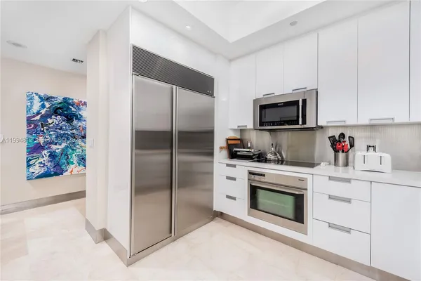 $20,000 | 100 South Pointe Drive, Unit 610, Miami Beach, FL 33139
