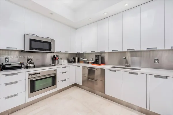 $20,000 | 100 South Pointe Drive, Unit 610, Miami Beach, FL 33139