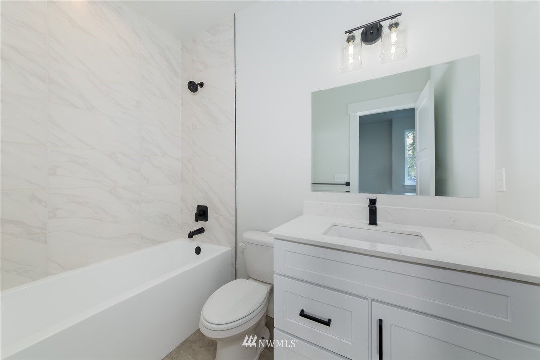 2716 Callow Road, Unit A Lake Stevens, WA 98258 - Photo 7 of 34 a bathroom with a sink a toilet and a bathtub