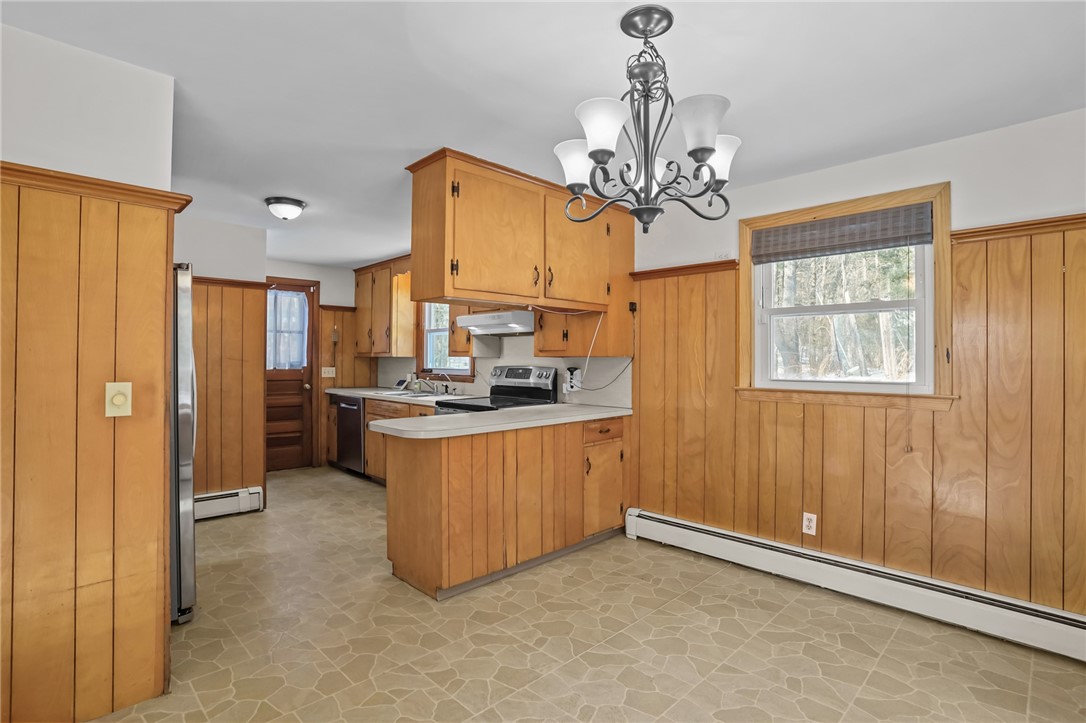 370 Maple Valley Road Coventry, RI 02816 - Photo 12 of 46