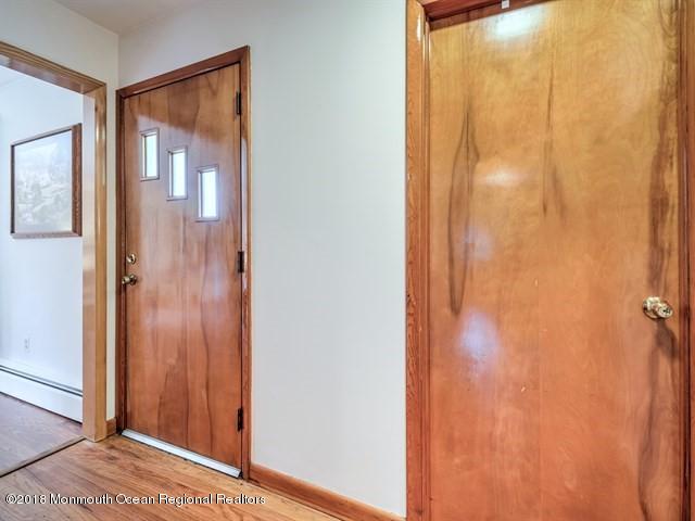 91 Millhurst Road Manalapan, NJ 07726 - Photo 4 of 26 FOYER