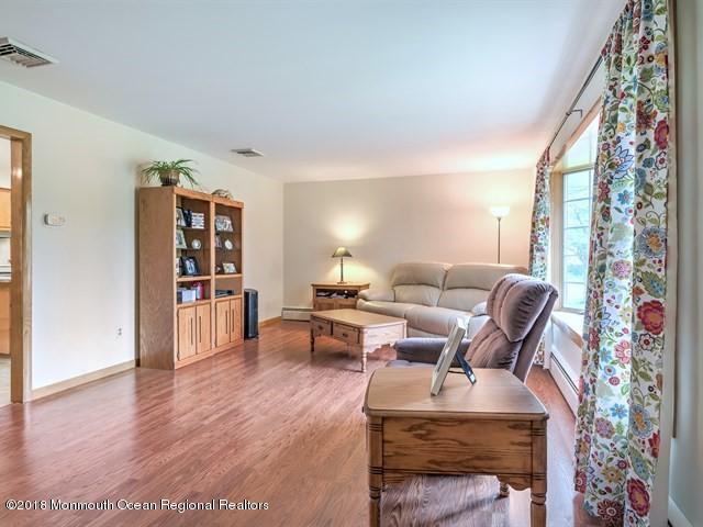 91 Millhurst Road Manalapan, NJ 07726 - Photo 5 of 26 LIVING ROOM