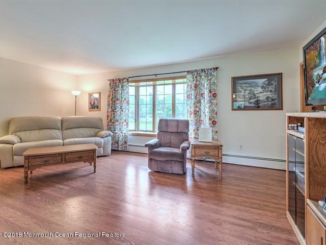 91 Millhurst Road Manalapan, NJ 07726 - Photo 6 of 26 LIVING ROOM