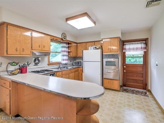91 Millhurst Road Manalapan, NJ 07726 - Photo 7 of 26 KITCHEN