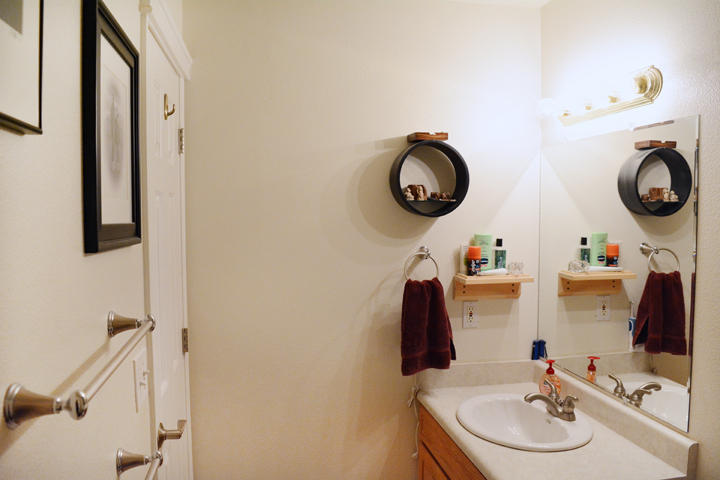 14722 Ravine Road Redding, CA 96003 - Photo 5 of 15 Bathroom 1.jpg