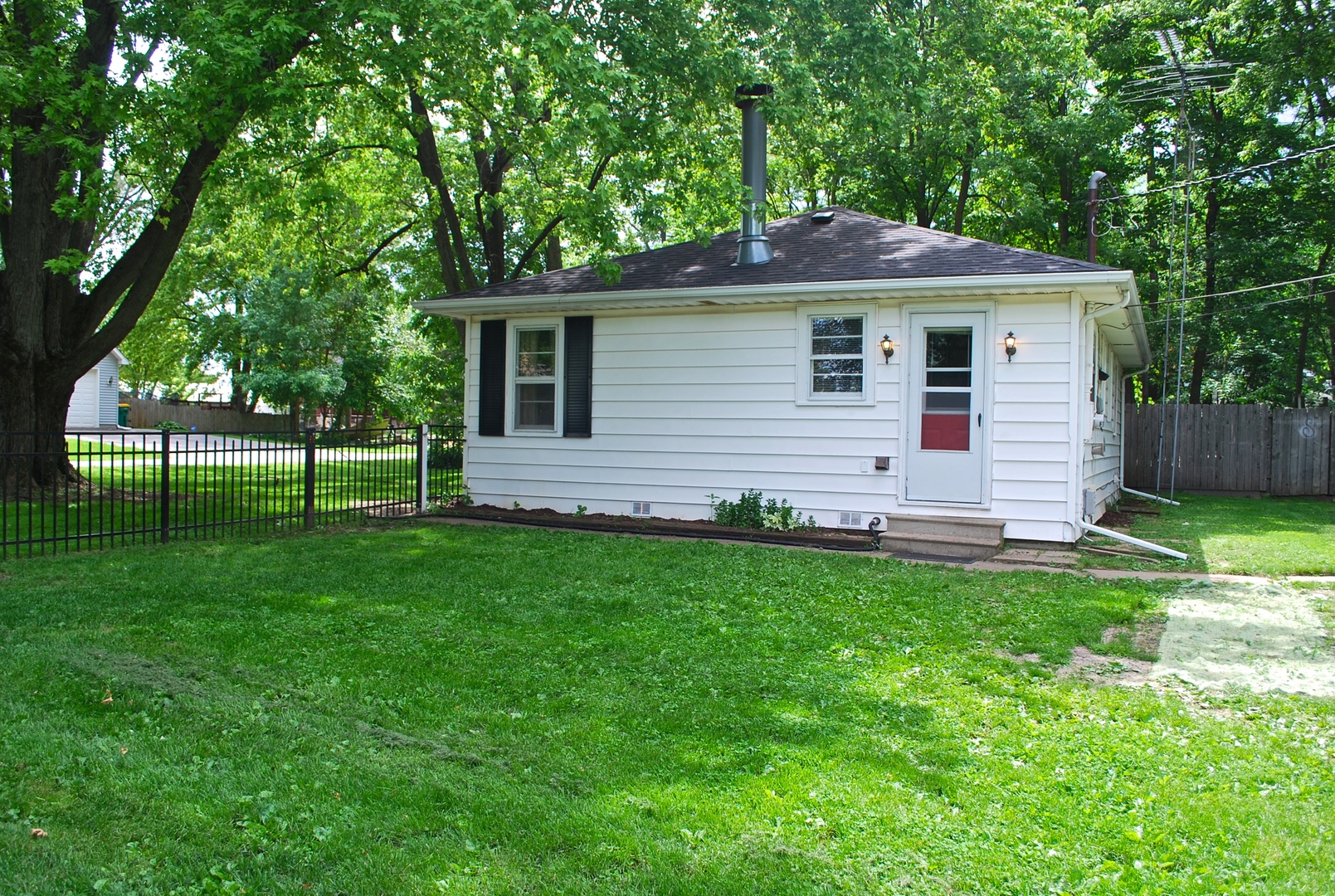 511 State Street Maple Park, IL 60151 - Photo 3 of 32