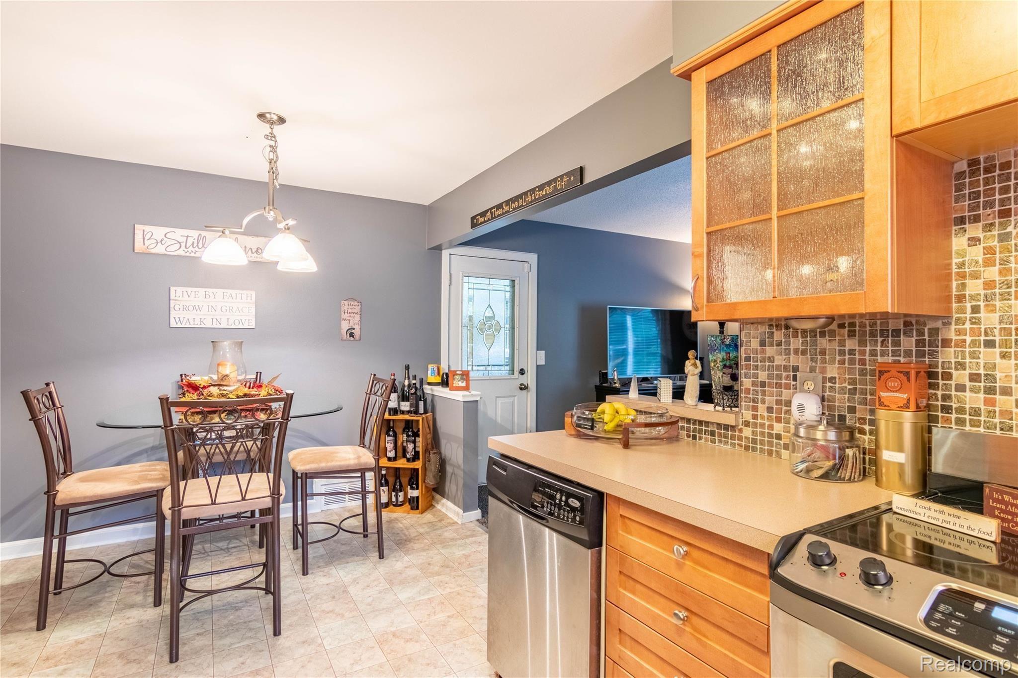 46760 Shelby Road Utica, MI 48317 - Photo 8 of 26 17.Kitchen