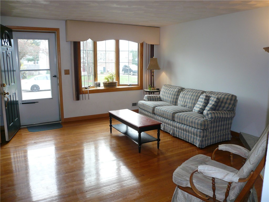 210 Pinecrest Drive Pawtucket, RI 02861 - Photo 3 of 38