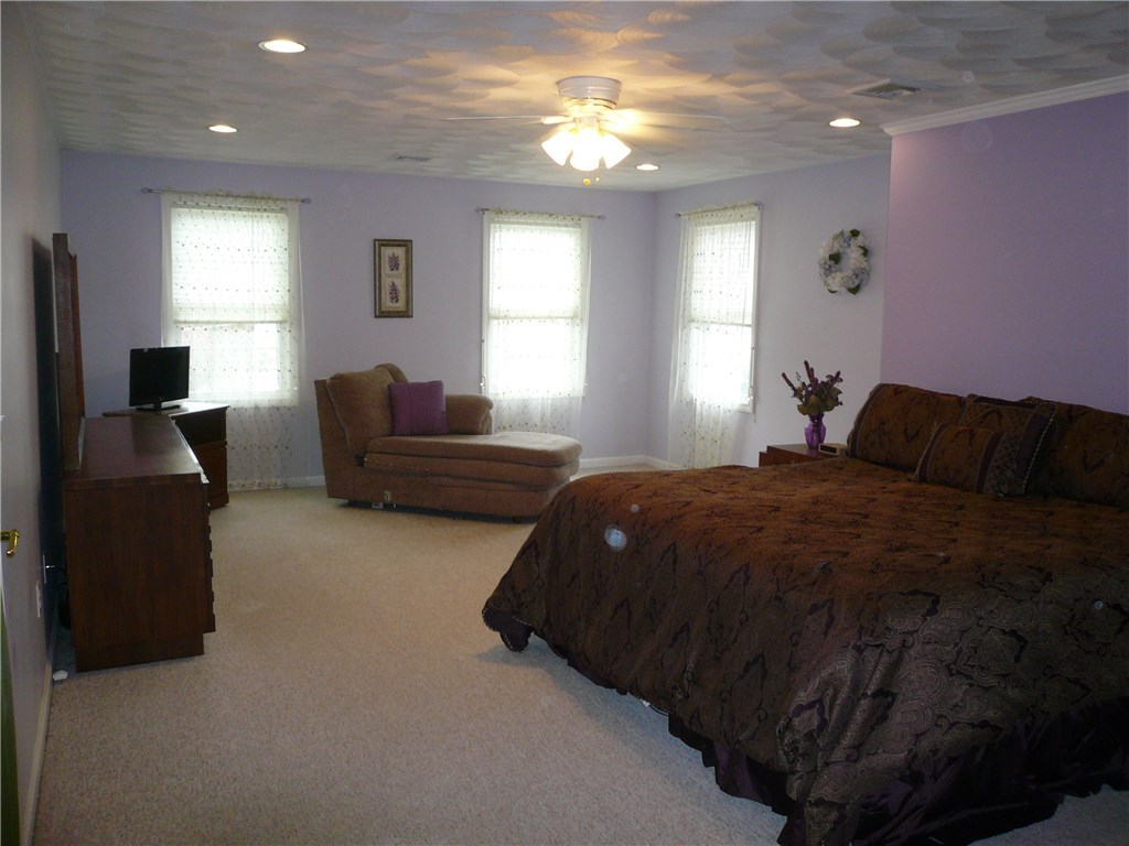 210 Pinecrest Drive Pawtucket, RI 02861 - Photo 8 of 38