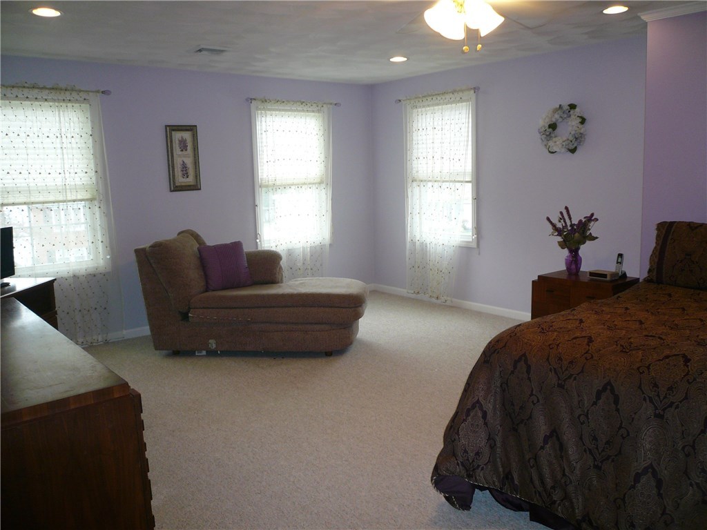 210 Pinecrest Drive Pawtucket, RI 02861 - Photo 10 of 38