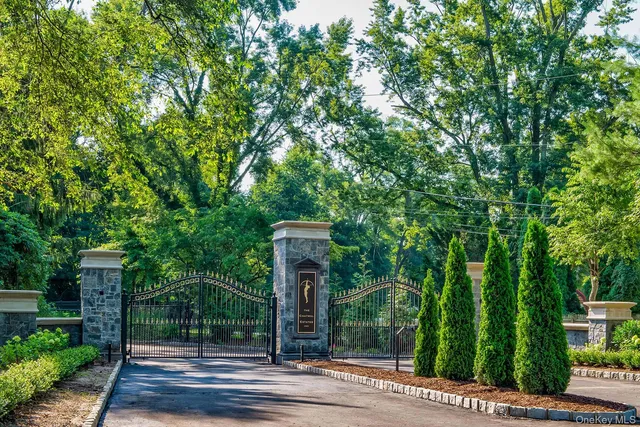 $2,500,000 | 172 Hegemans Lane, Glen Head, NY 11545