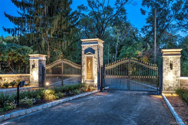 $2,500,000 | 172 Hegemans Lane, Glen Head, NY 11545