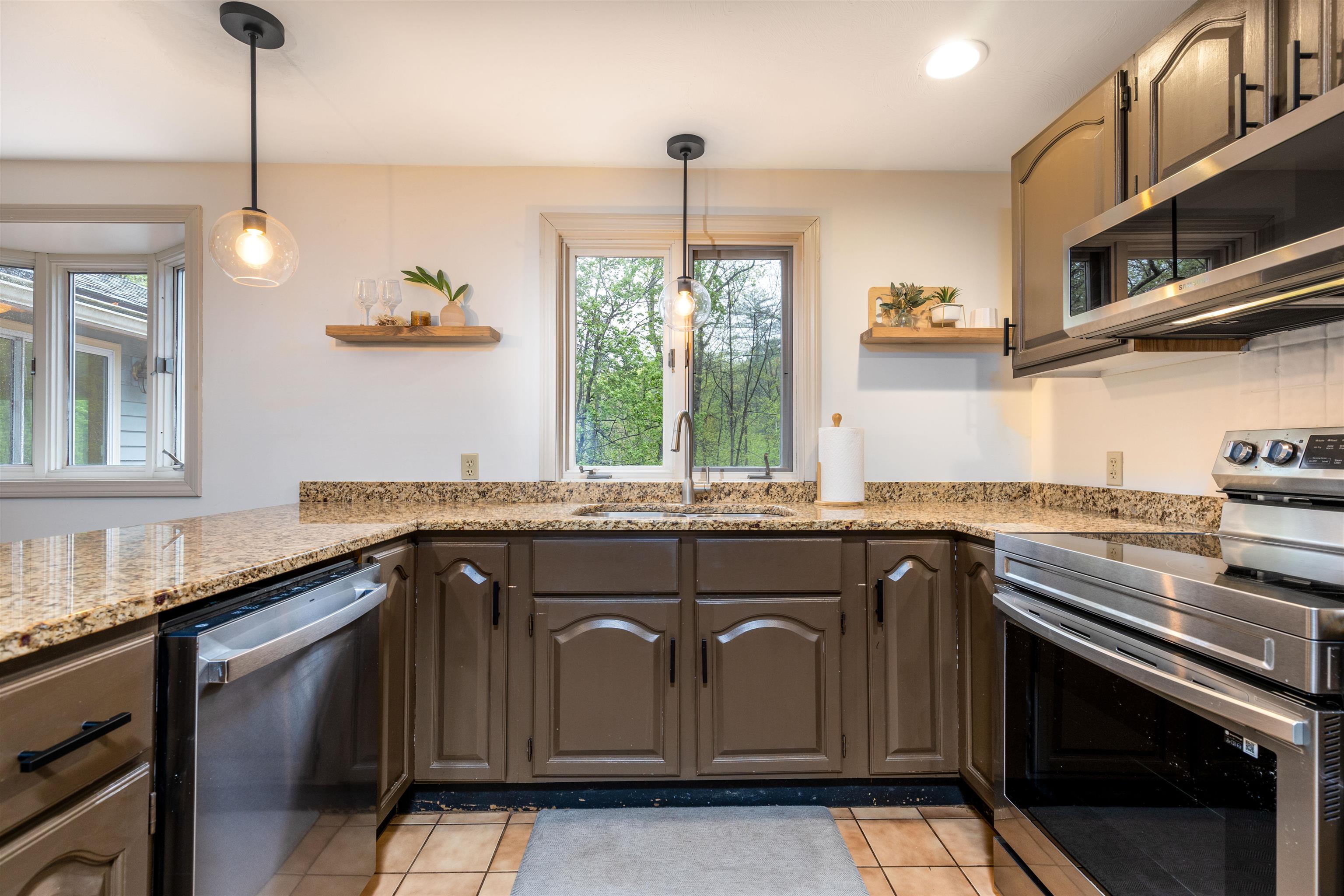 12 Zion Hill Road Salem, NH 03079 - Photo 11 of 40