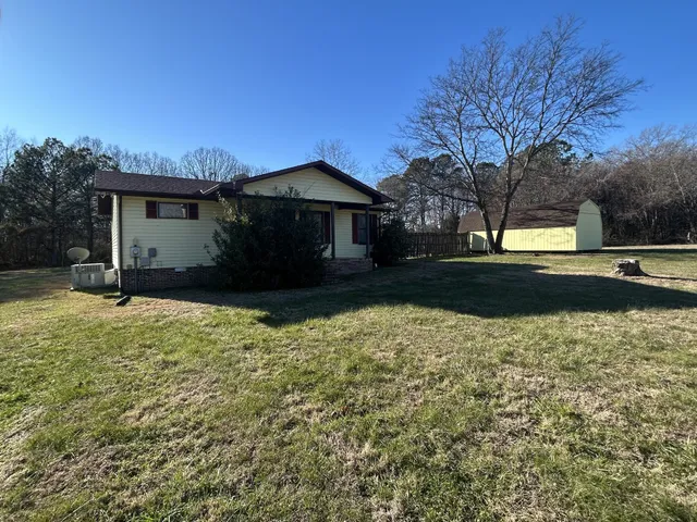 a view of a house with a yard