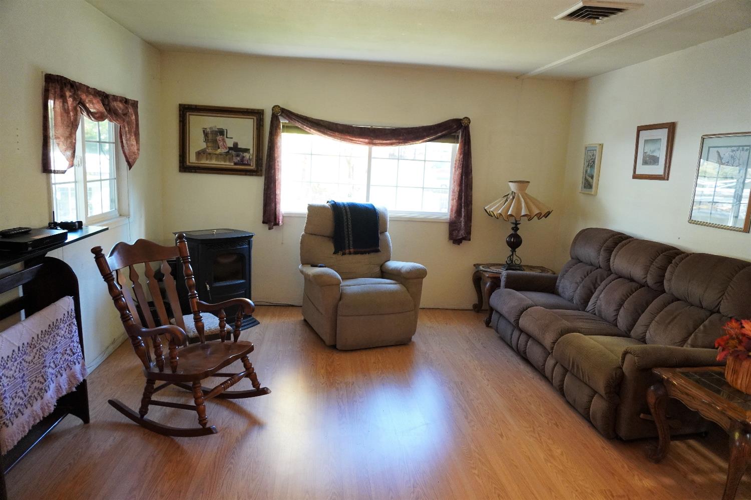450 Gladycon Road, Unit 41 Colfax, CA 95713 - Photo 2 of 28 a living room with furniture rug and window