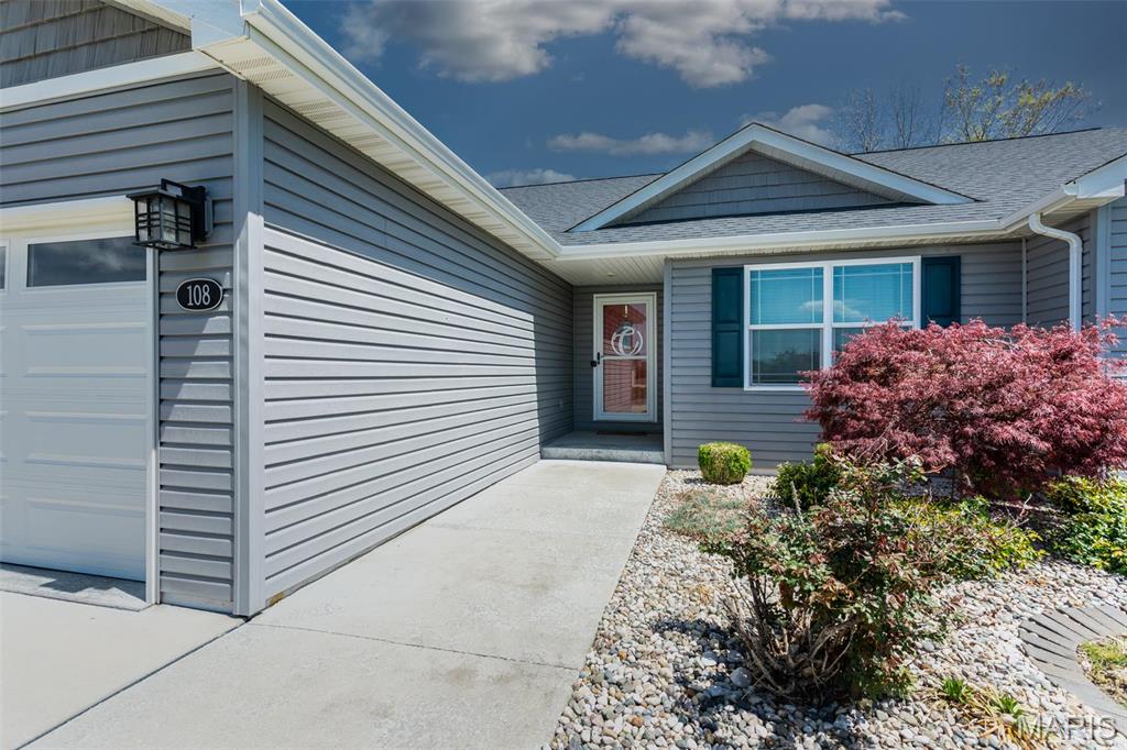 108 Timberview Drive Staunton, IL 62088 - Photo 3 of 35 Gallery Image 3