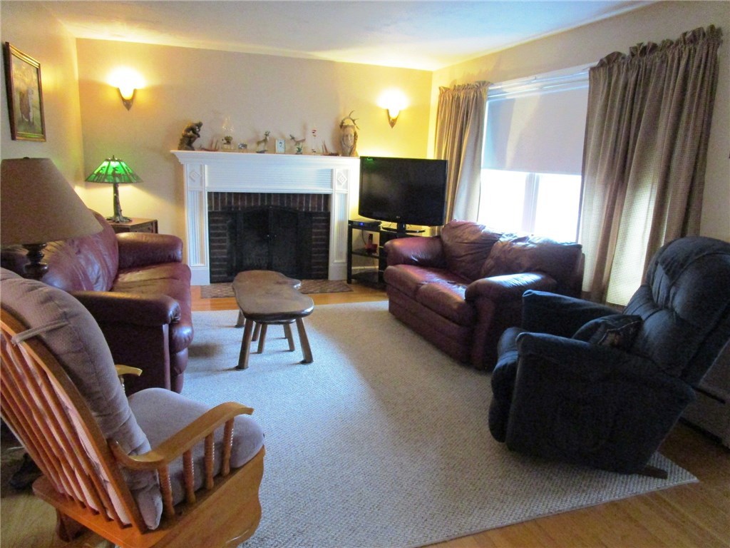 88 Edgemere Road Pawtucket, RI 02861 - Photo 12 of 28 Gallery Image 12