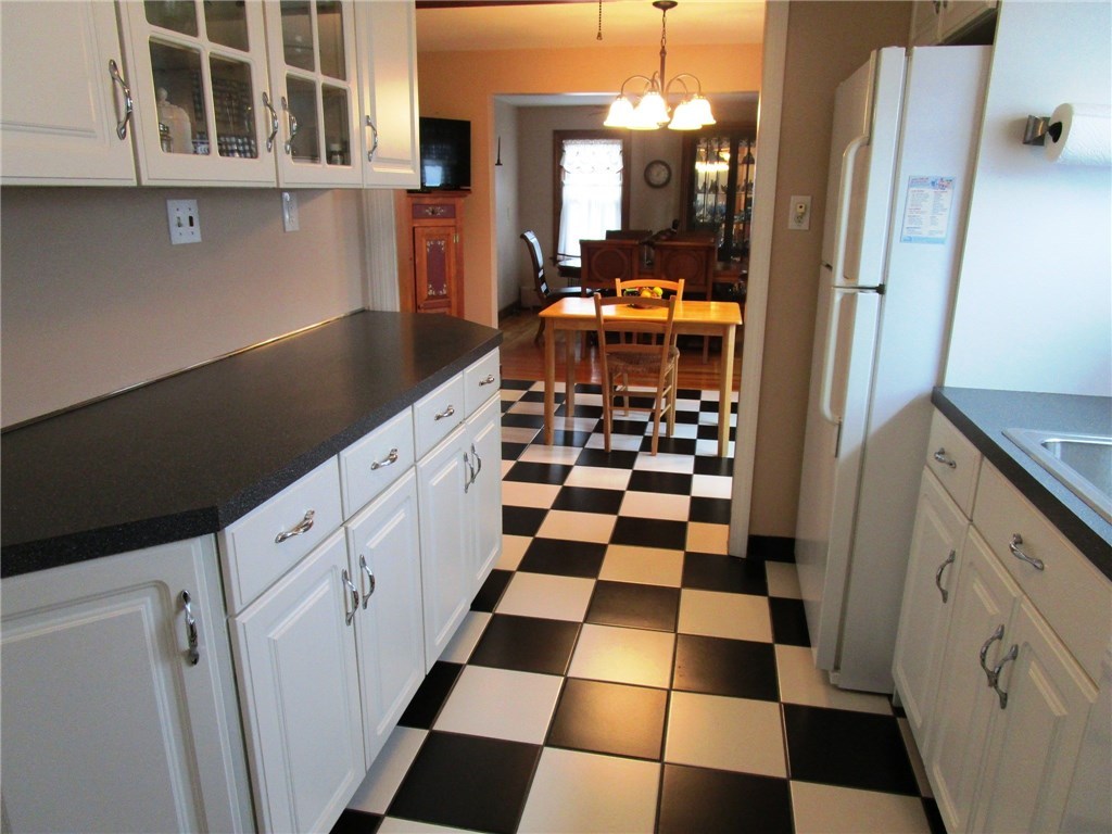88 Edgemere Road Pawtucket, RI 02861 - Photo 5 of 28 Gallery Image 5
