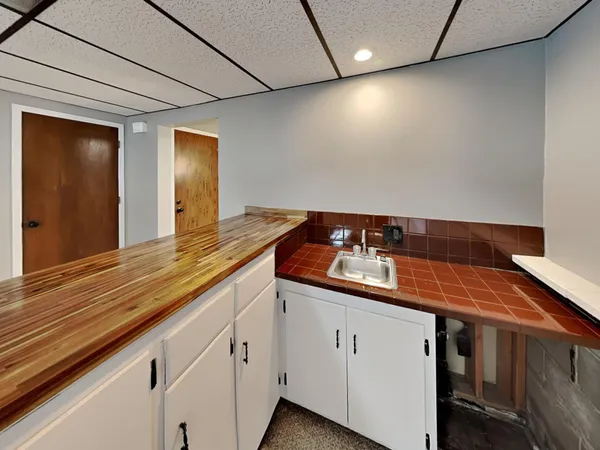 $2,689 | 412 Harold Drive, Burnsville, MN 55337