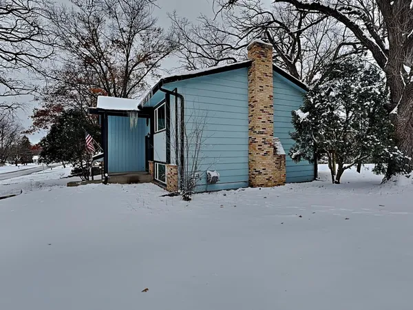 $2,689 | 412 Harold Drive, Burnsville, MN 55337