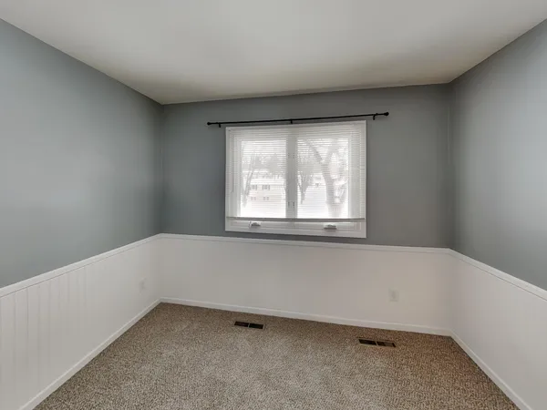 $2,689 | 412 Harold Drive, Burnsville, MN 55337