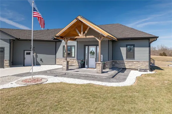 $1,300,000 | 7300 80th Road Southeast, St. Joseph, MO 64507