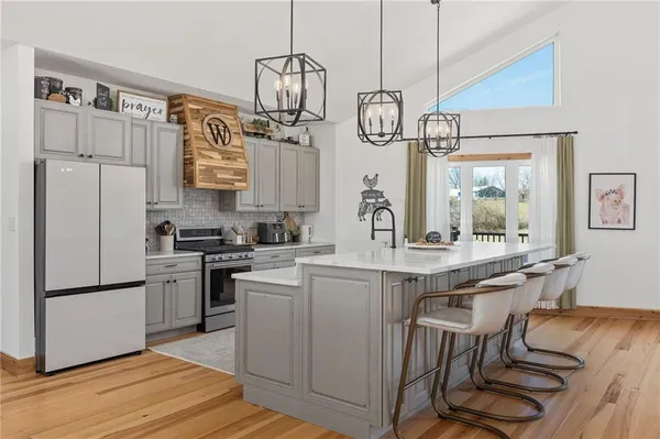 $1,300,000 | 7300 80th Road Southeast, St. Joseph, MO 64507