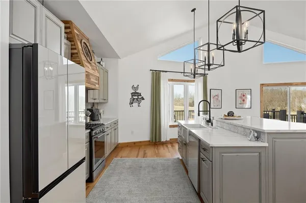 $1,300,000 | 7300 80th Road Southeast, St. Joseph, MO 64507