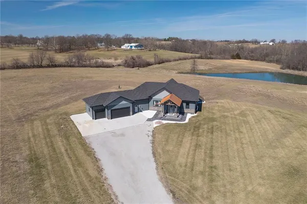 $1,300,000 | 7300 80th Road Southeast, St. Joseph, MO 64507