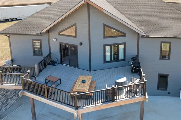 $1,300,000 | 7300 80th Road Southeast, St. Joseph, MO 64507
