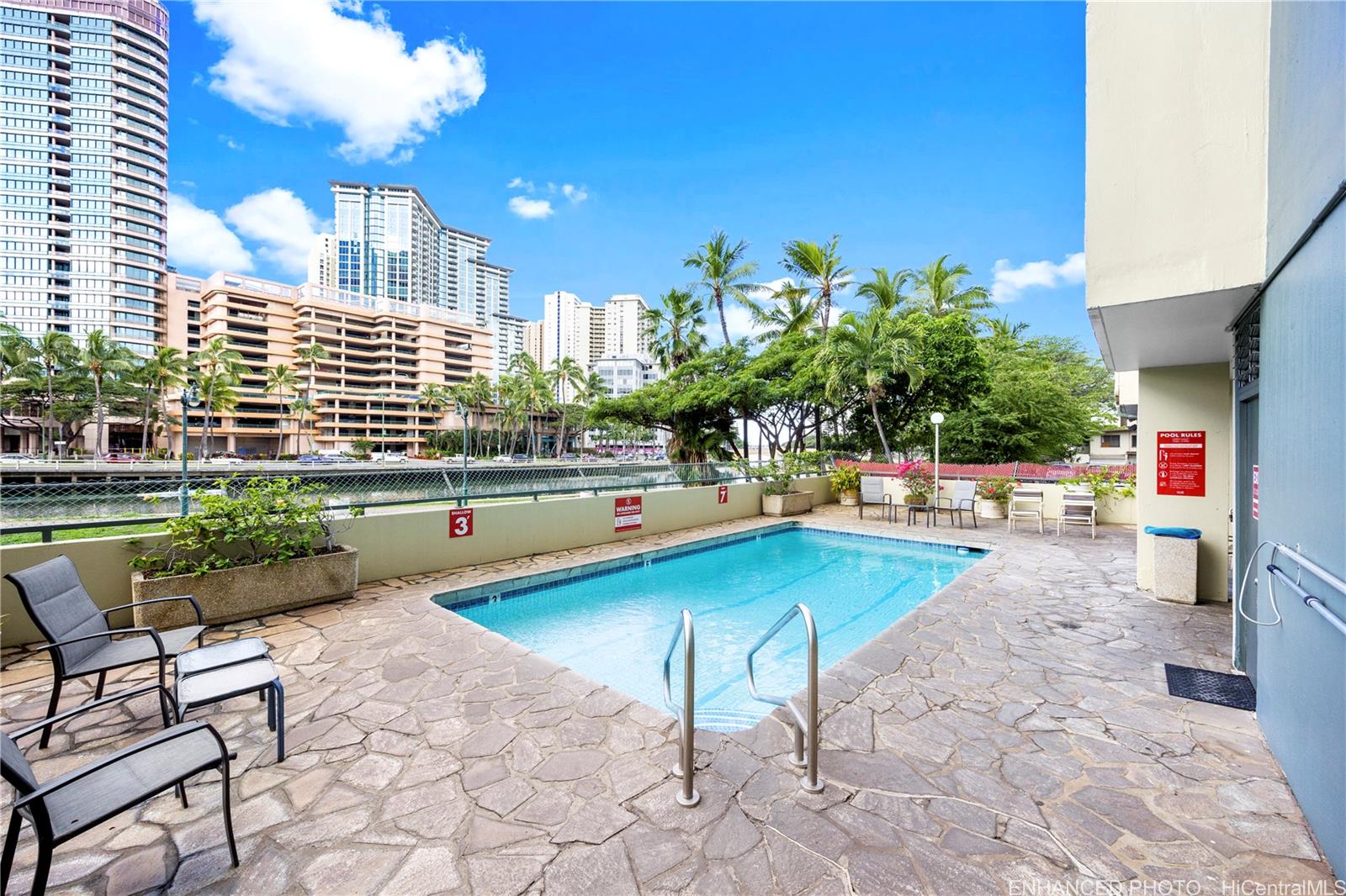620 McCully Street, Unit 902 Honolulu, HI 96826 - Photo 20 of 23 a swimming pool with outdoor seating and yard