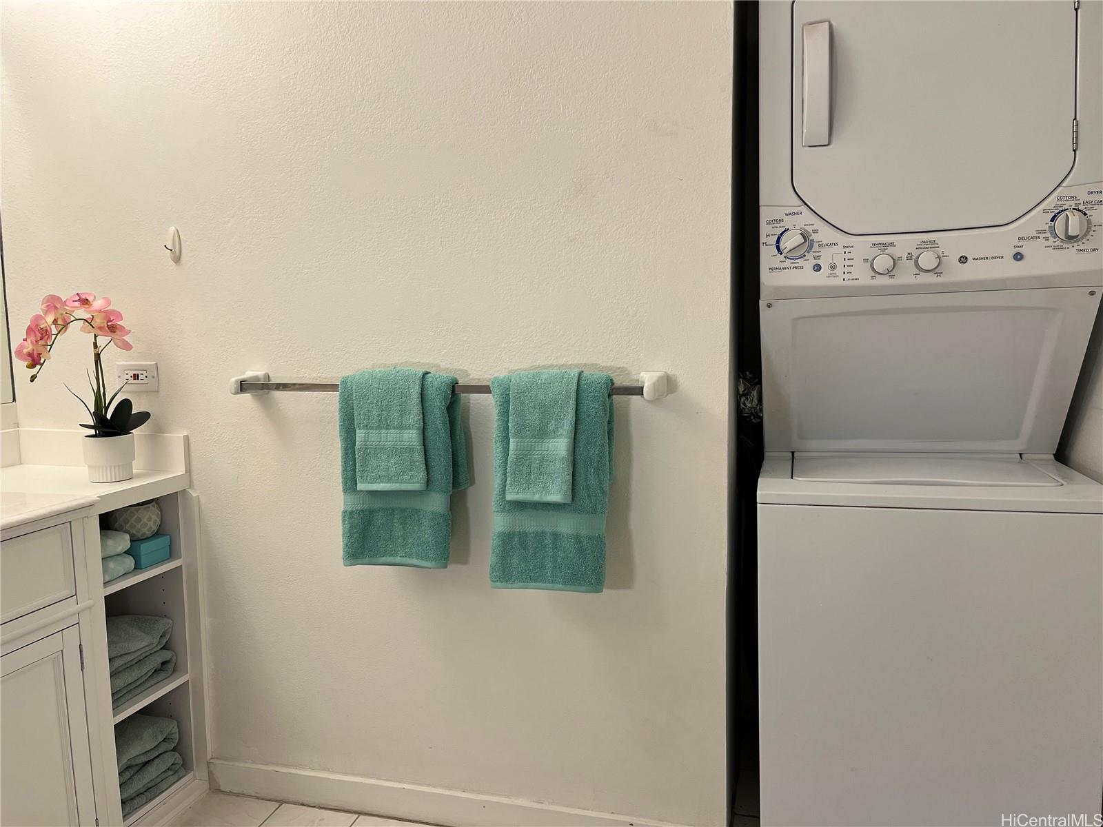 620 McCully Street, Unit 902 Honolulu, HI 96826 - Photo 21 of 23 a close view of washer and dryer