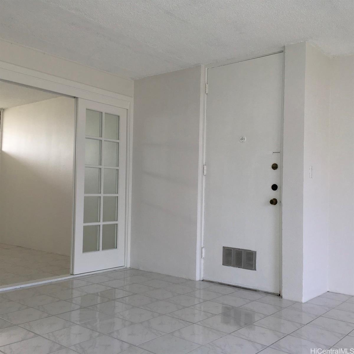 620 McCully Street, Unit 902 Honolulu, HI 96826 - Photo 5 of 14 an empty room with windows